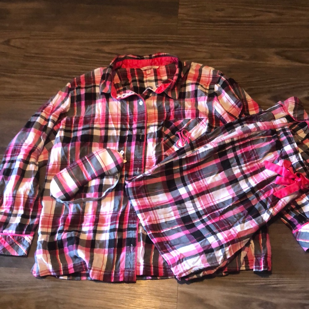 Complete Victoria’s Secret pajama set with sleep mask